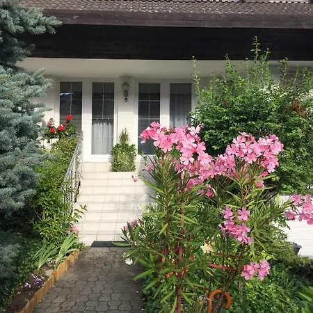 Anna Alloggio in famiglia Eger